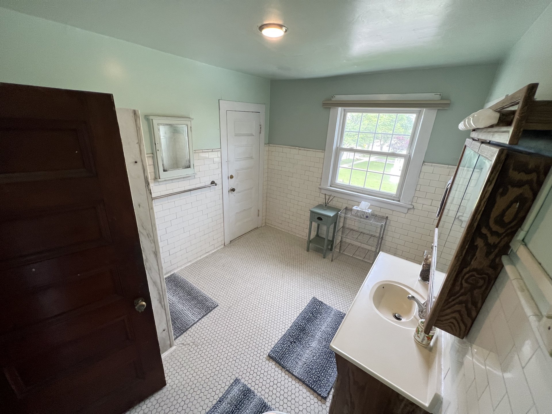 2nd Floor Bathroom