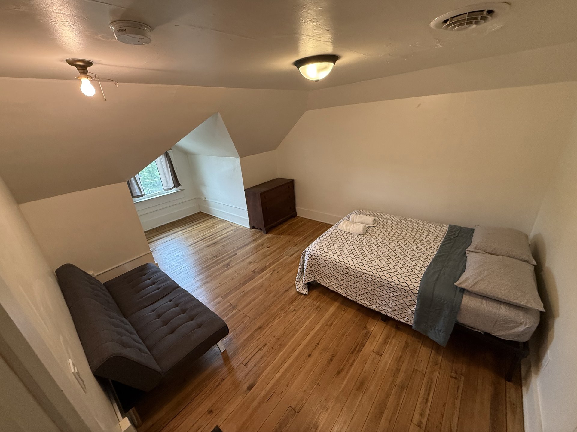 Bedroom 7 — 3rd Floor