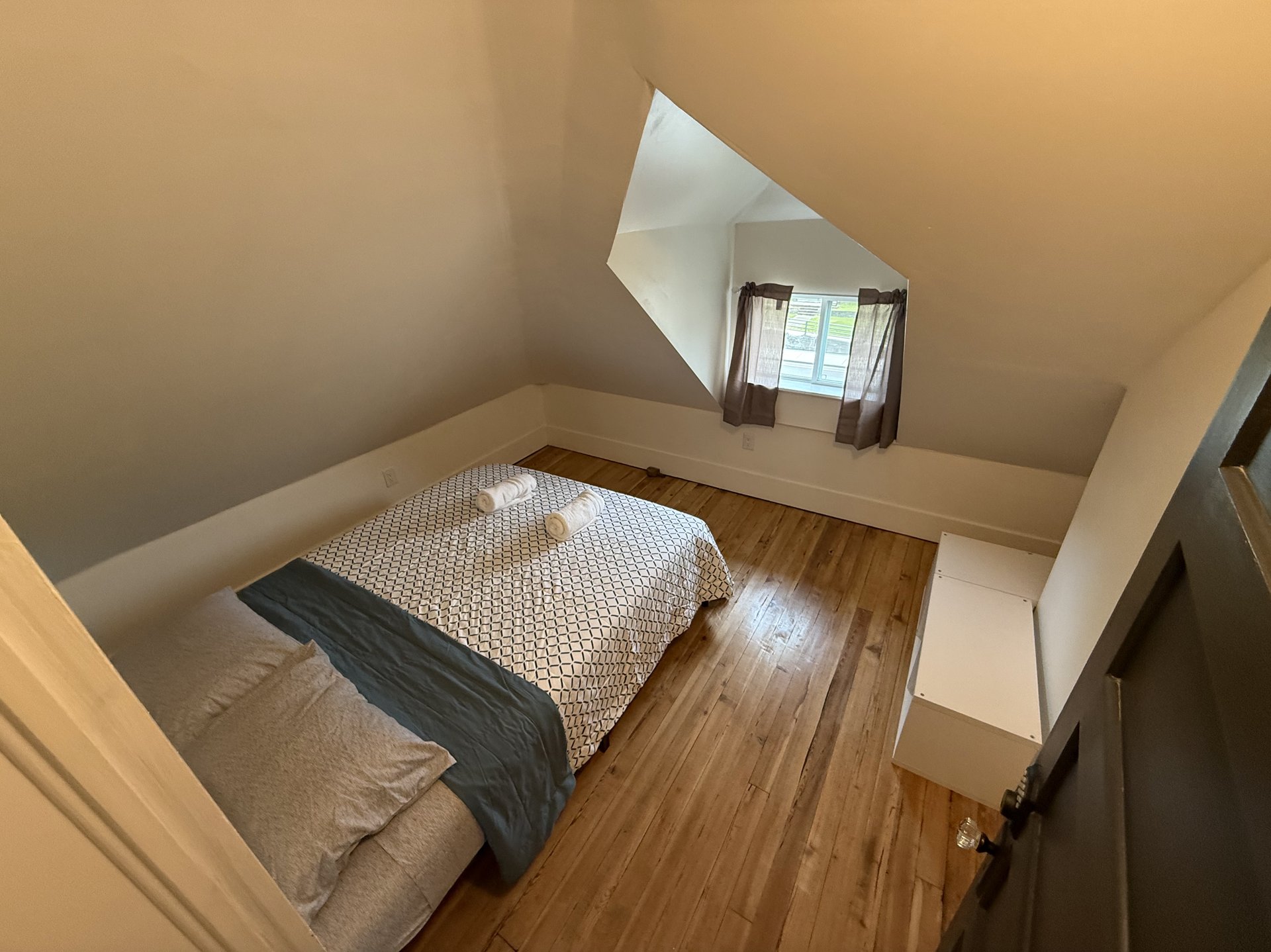 Bedroom 9 — 3rd Floor