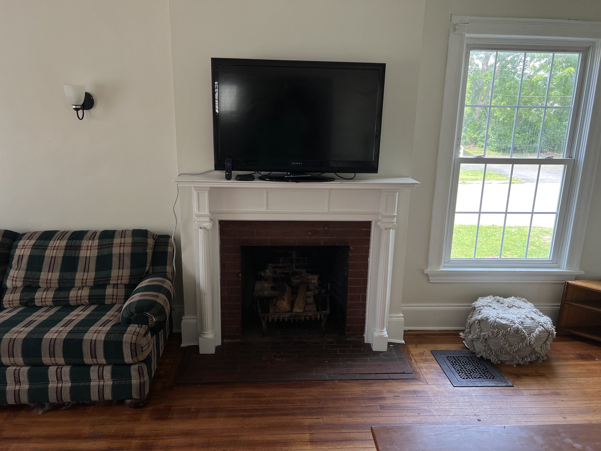 TV & Entertainment Center